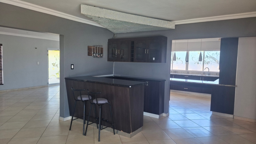 4 Bedroom Property for Sale in Sunrise On Sea Eastern Cape